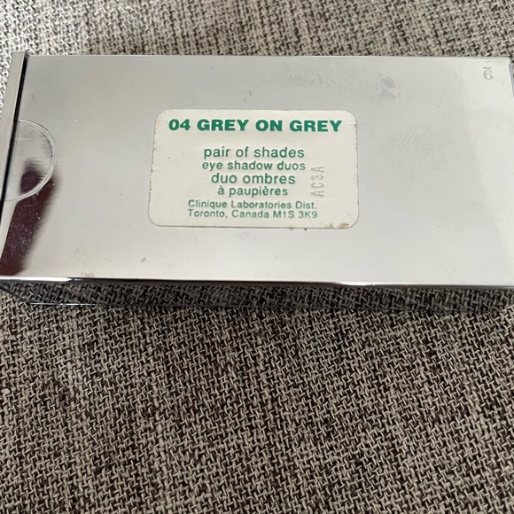 Clinique Pair Of Shades Eyeshadow Duo #04 Grey on Grey NEW no box - Picture 4 of 4